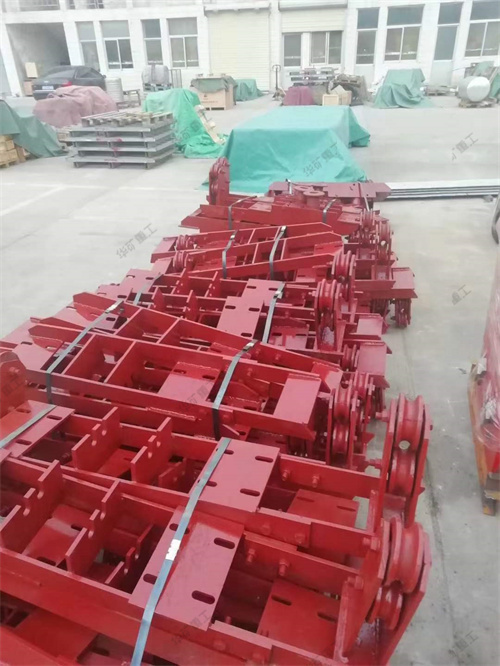 華礦重工一批無(wú)極繩絞車(chē)配件發(fā)往烏魯木齊