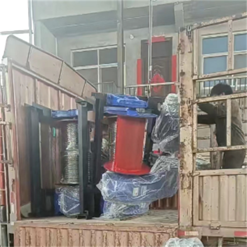 華礦集團(tuán)一車(chē)卷?yè)P(yáng)機(jī)發(fā)往四川宜賓