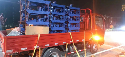 華礦集團(tuán)一車(chē)托繩輪發(fā)往陜西